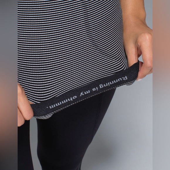 Lululemon Black & White Stripe Swiftly Tech Sleeveless Racerback Tank Top Size 4 - Picture 12 of 12